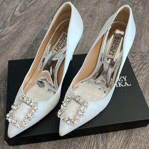 Badgley Mischka
Women's Cher Crystal Buckle Pumps